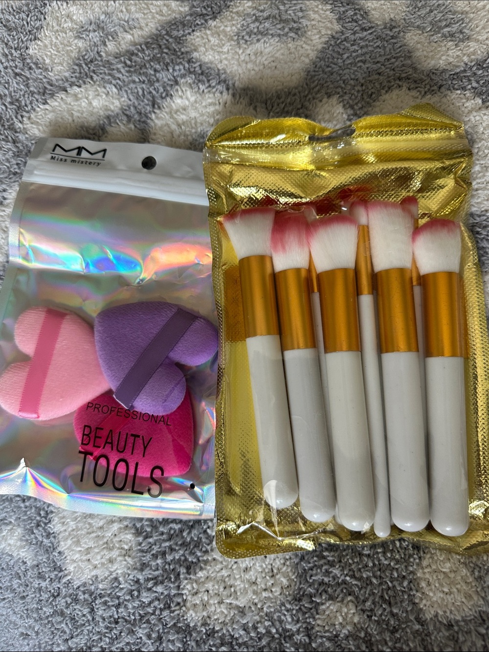 Set of 10 Makeup Brushes with 3 puff pads! All you need for a full face. 💕